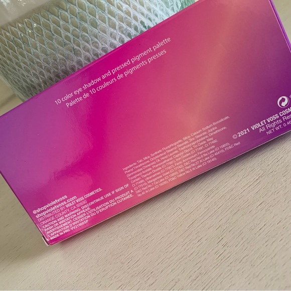 🆕 Violet Sunset Make Up Palette
Violet Voss Cosmetics - Picture 6 of 8